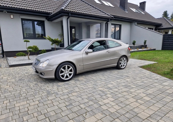 Mercedes-Benz Klasa C cena 19900 przebieg: 240000, rok produkcji 2006 z Łódź małe 29